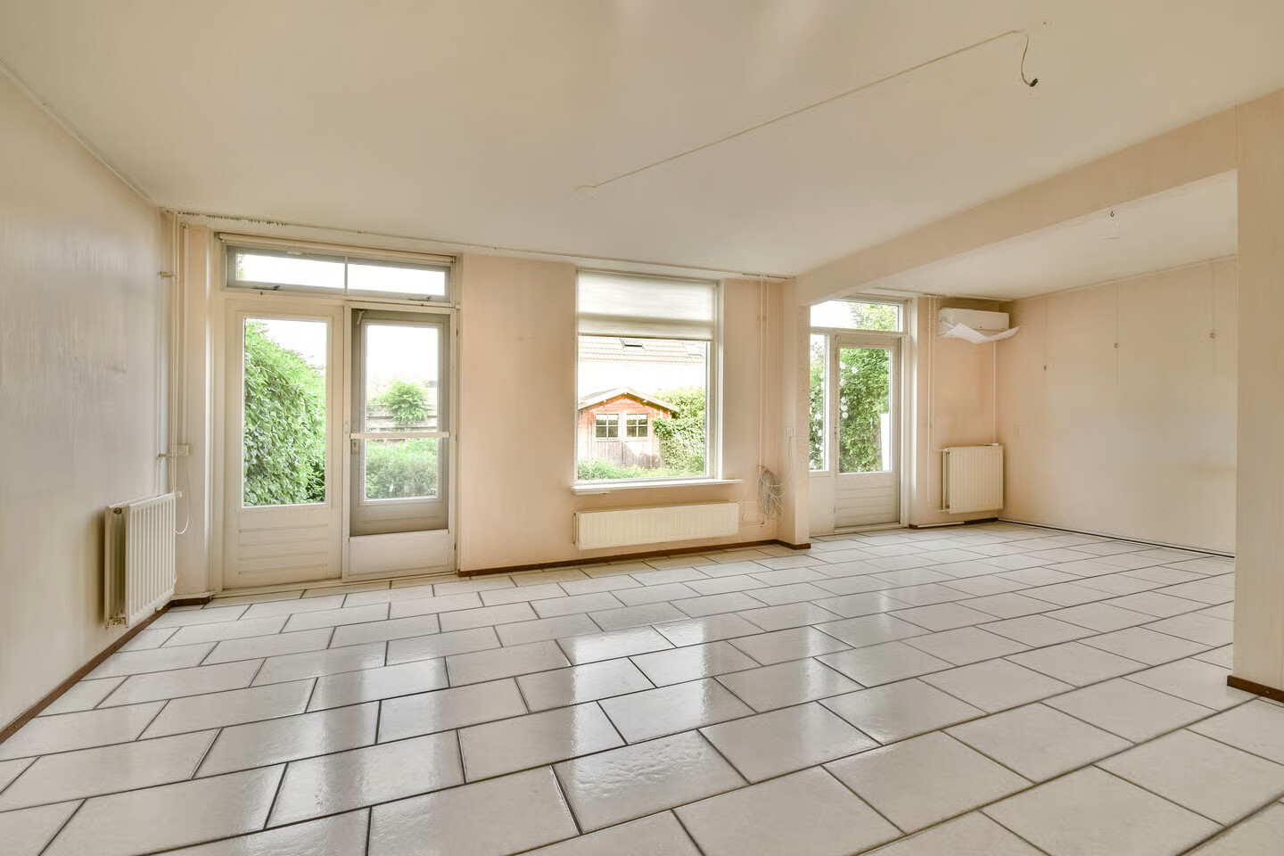 Tussenwoning te koop: Johanna Naber-erf 176, Dordrecht