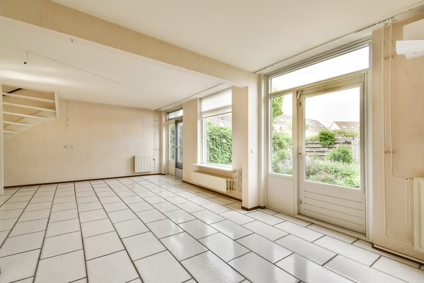 Tussenwoning te koop: Johanna Naber-erf 176, Dordrecht