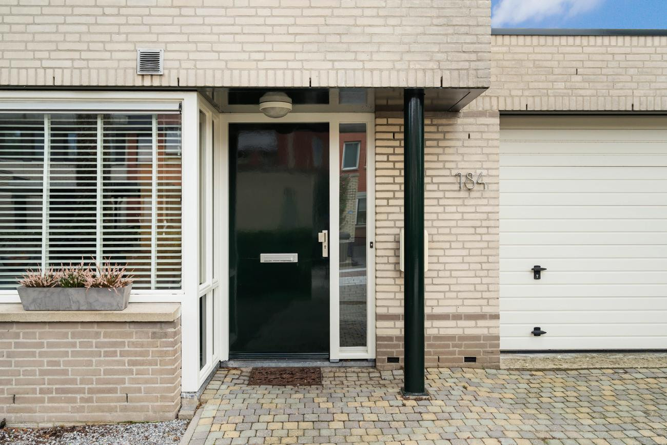 Twee-onder-één-kap te koop: Iroko 184, Dordrecht