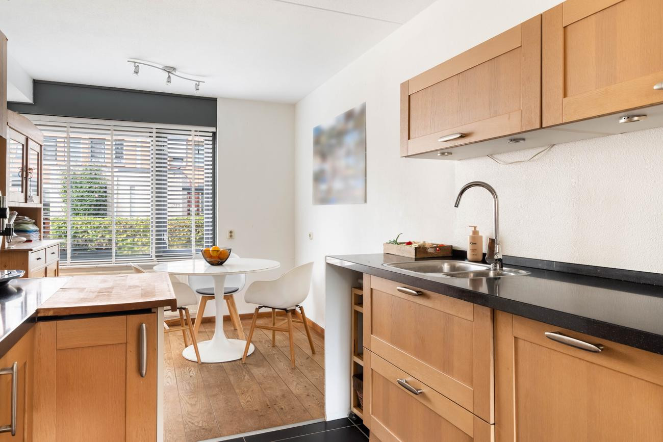Twee-onder-één-kap te koop: Iroko 184, Dordrecht