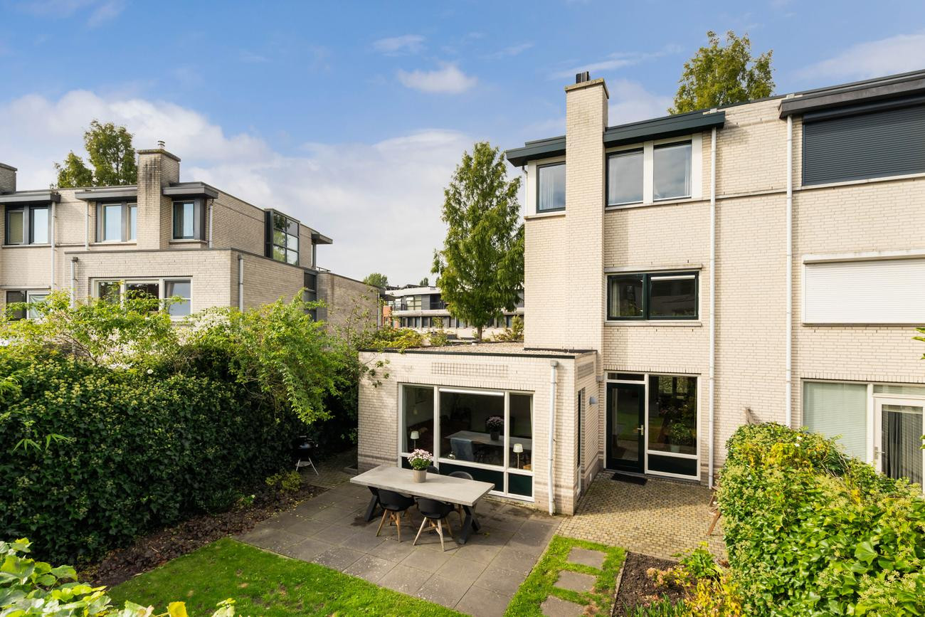 Twee-onder-één-kap te koop: Iroko 184, Dordrecht