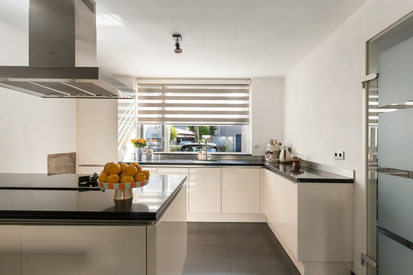 Tussenwoning te koop: Iroko 203, Dordrecht