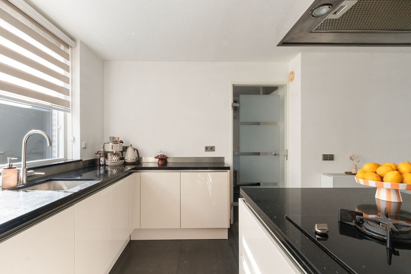 Tussenwoning te koop: Iroko 203, Dordrecht