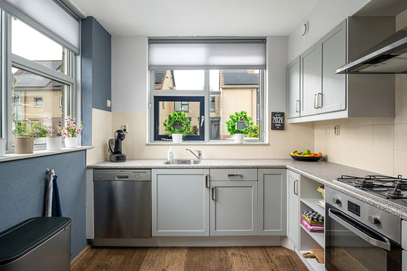 Hoekwoning te koop: Van den Broek-erf 145, Dordrecht