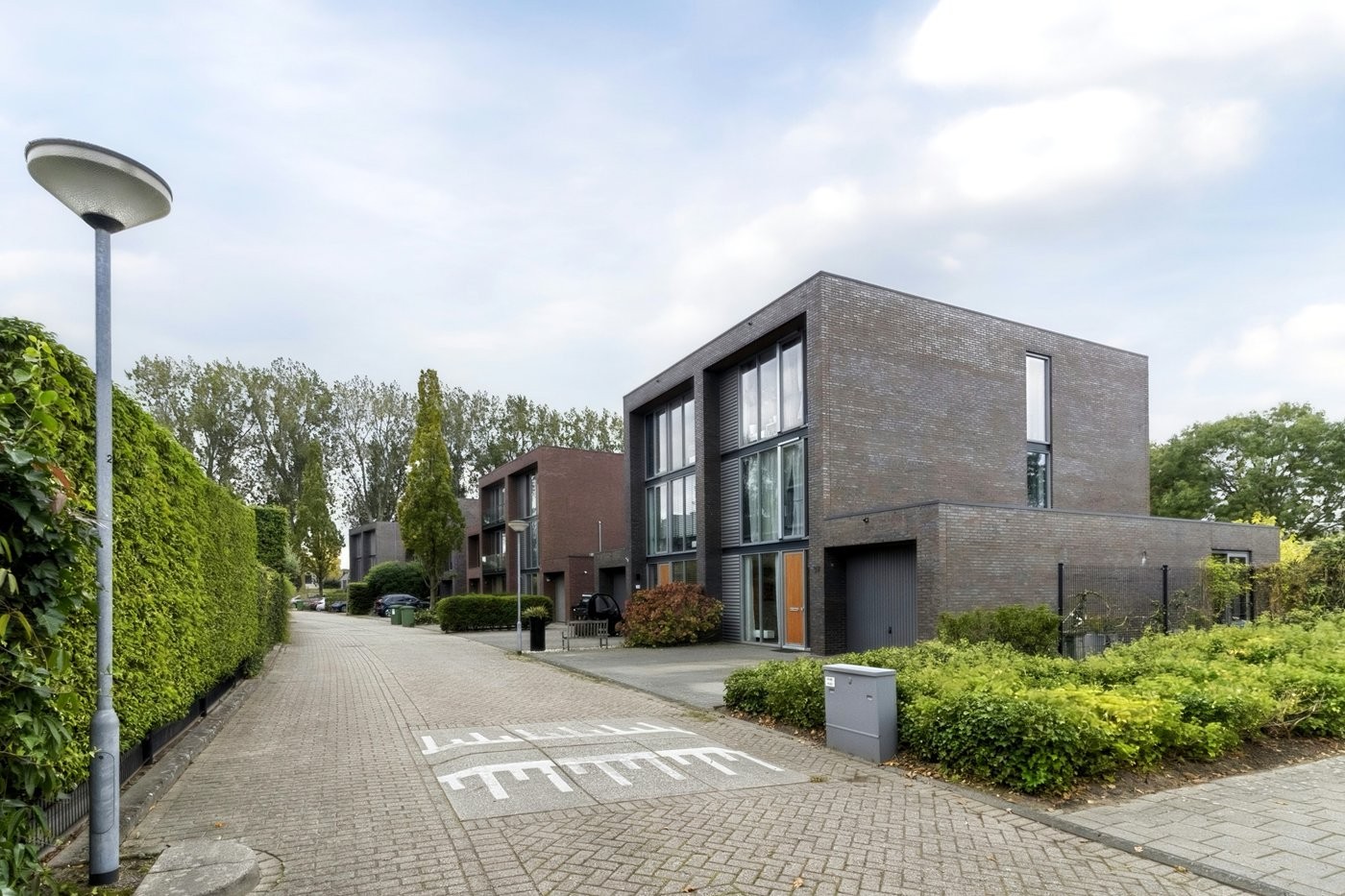 Twee-onder-één-kap te koop: Makoré 37, Dordrecht