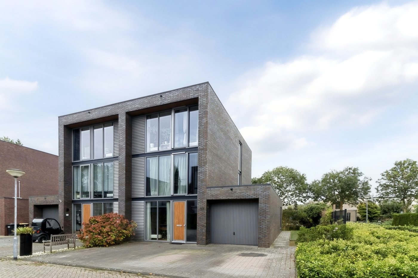 Twee-onder-één-kap te koop: Makoré 37, Dordrecht