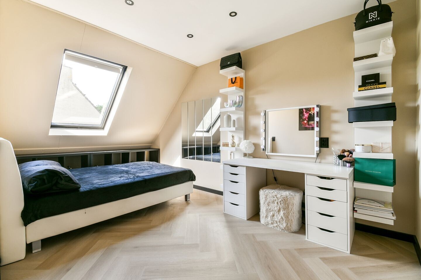 Tussenwoning te koop: Joke Smit-erf 154, Dordrecht