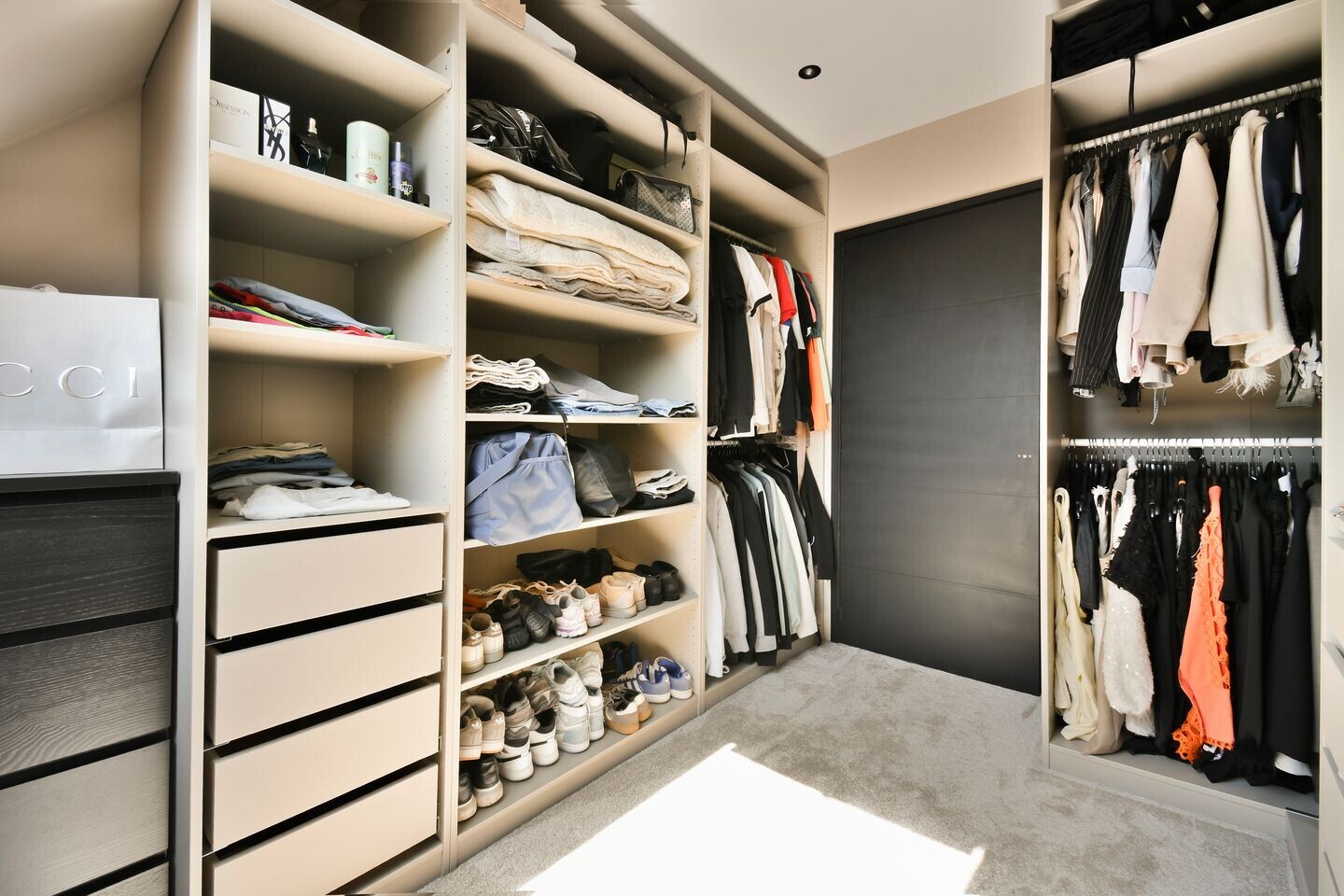 Tussenwoning te koop: Joke Smit-erf 154, Dordrecht