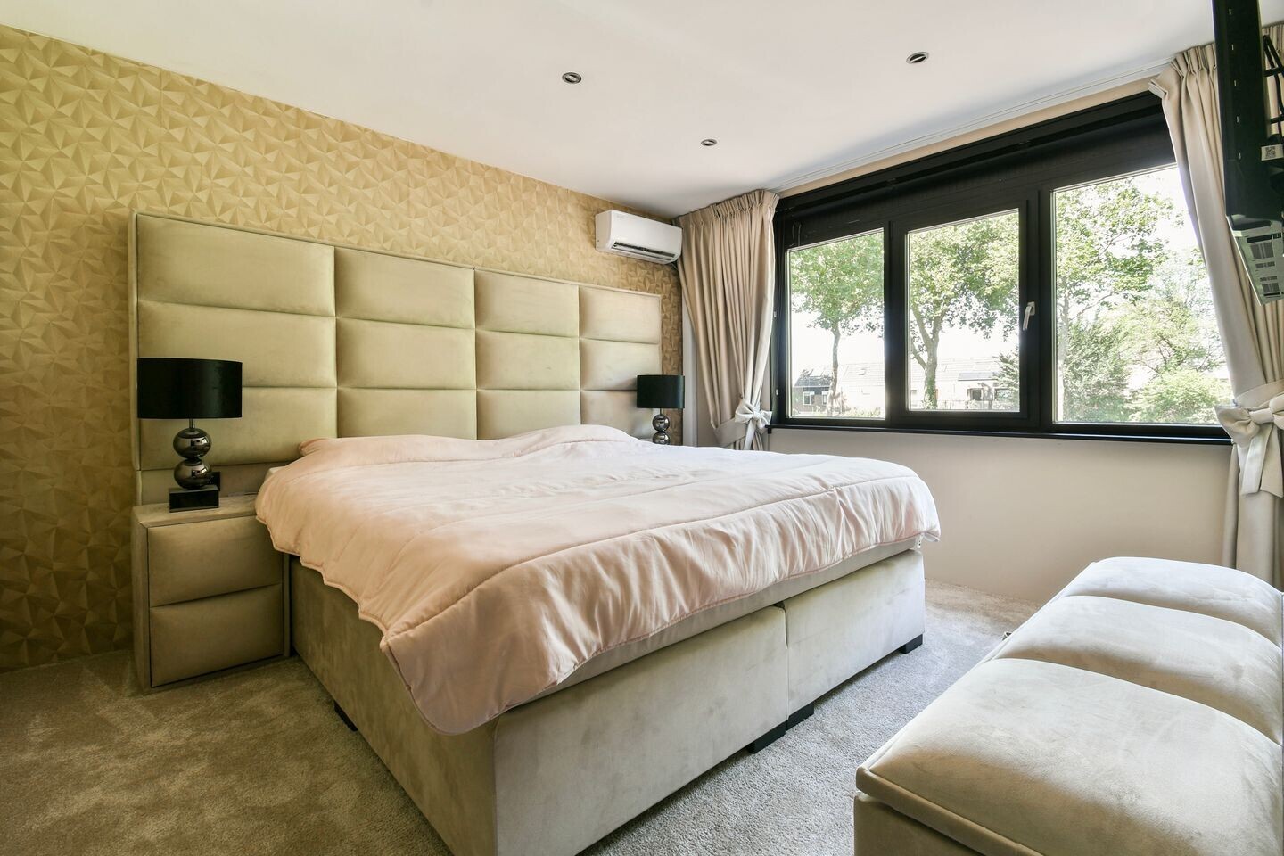 Tussenwoning te koop: Joke Smit-erf 154, Dordrecht