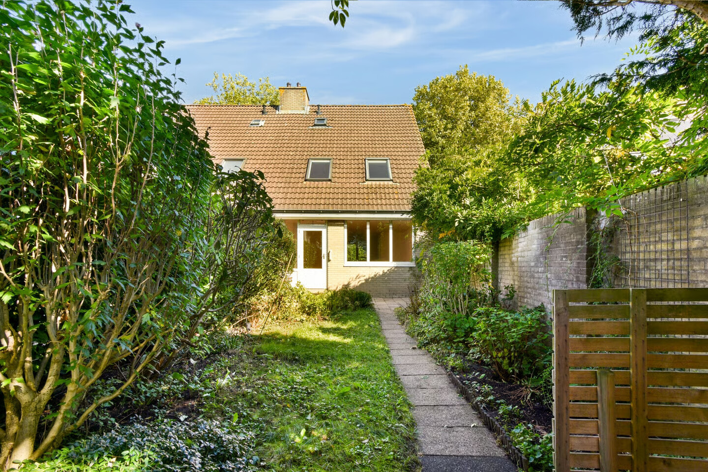 Hoekwoning te koop: Joke Smit-erf 157, Dordrecht
