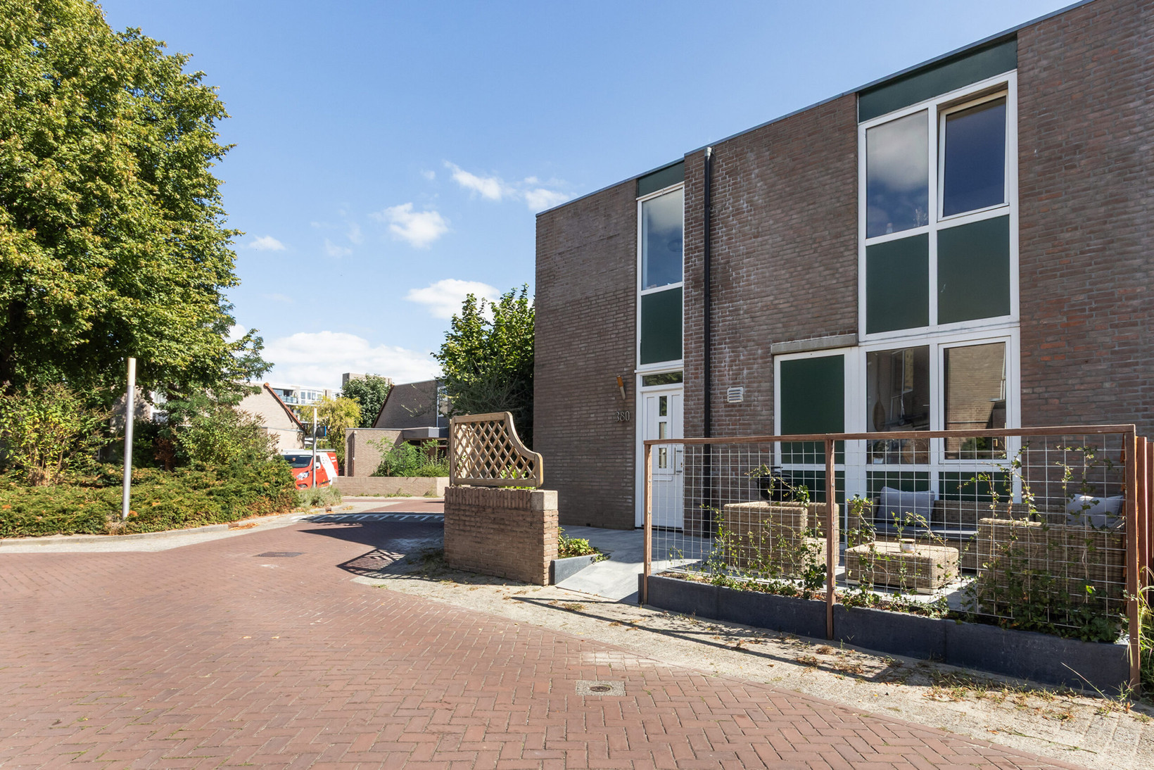 Hoekwoning te koop: Suze Groeneweg-erf 380, Dordrecht