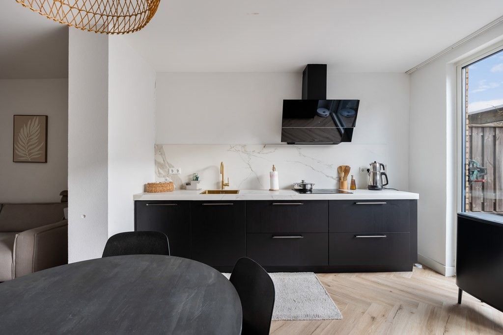 Tussenwoning te koop: Van Ewijckstraat 28, Dordrecht