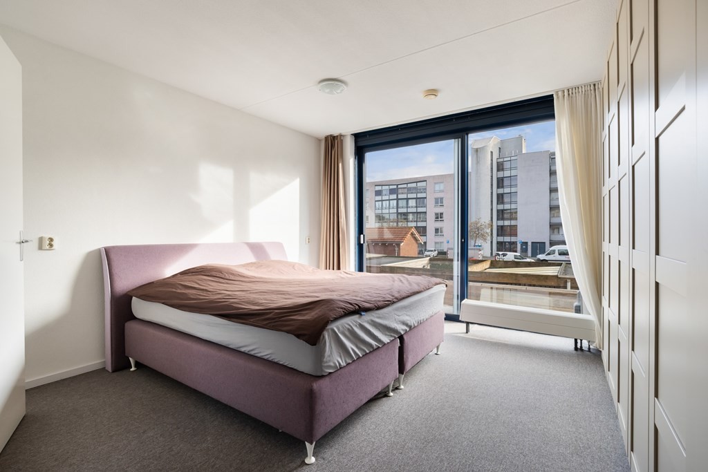 Tussenwoning te koop: Van Ewijckstraat 28, Dordrecht