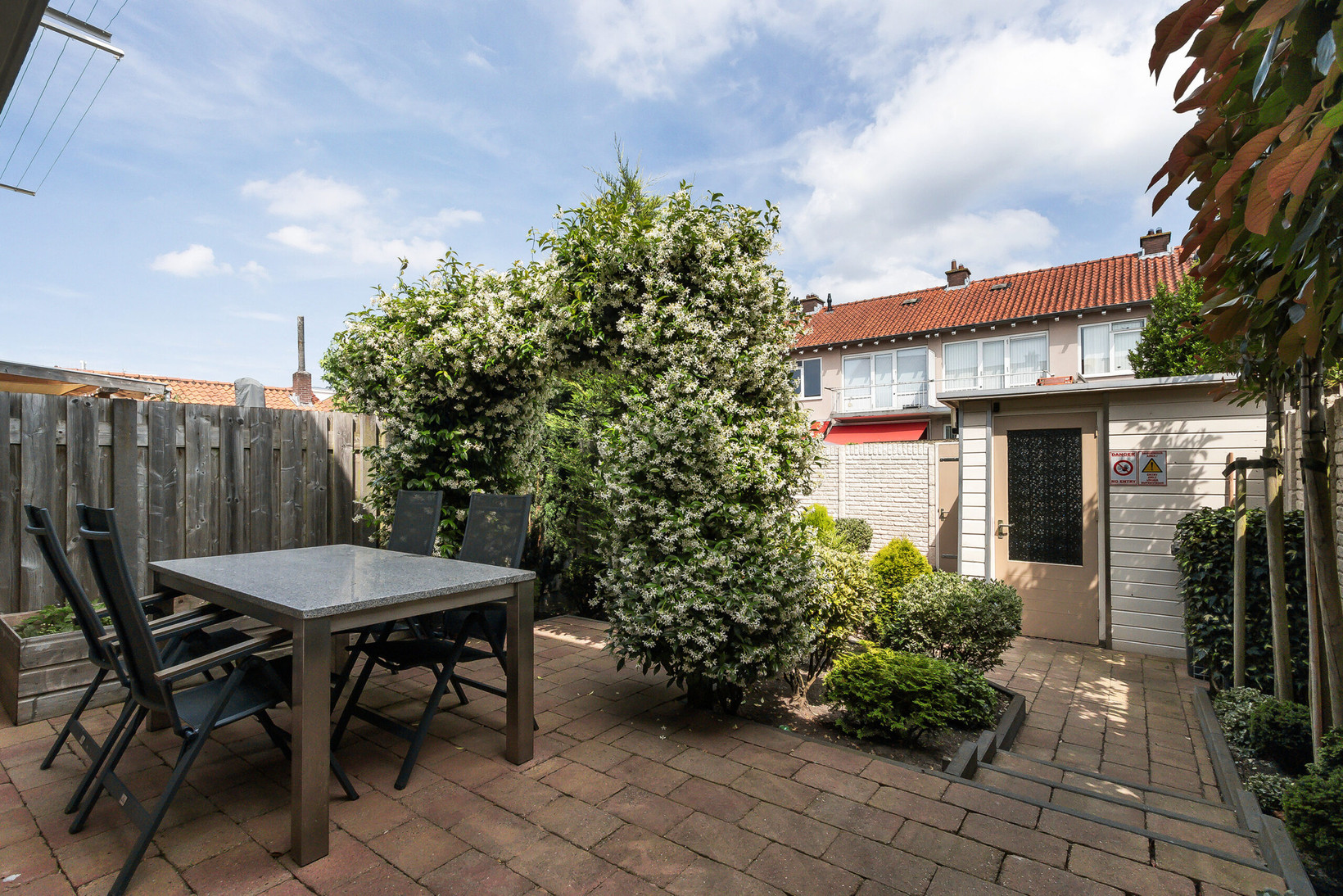 Tussenwoning te koop: Olivier van Noortstraat 10, Dordrecht