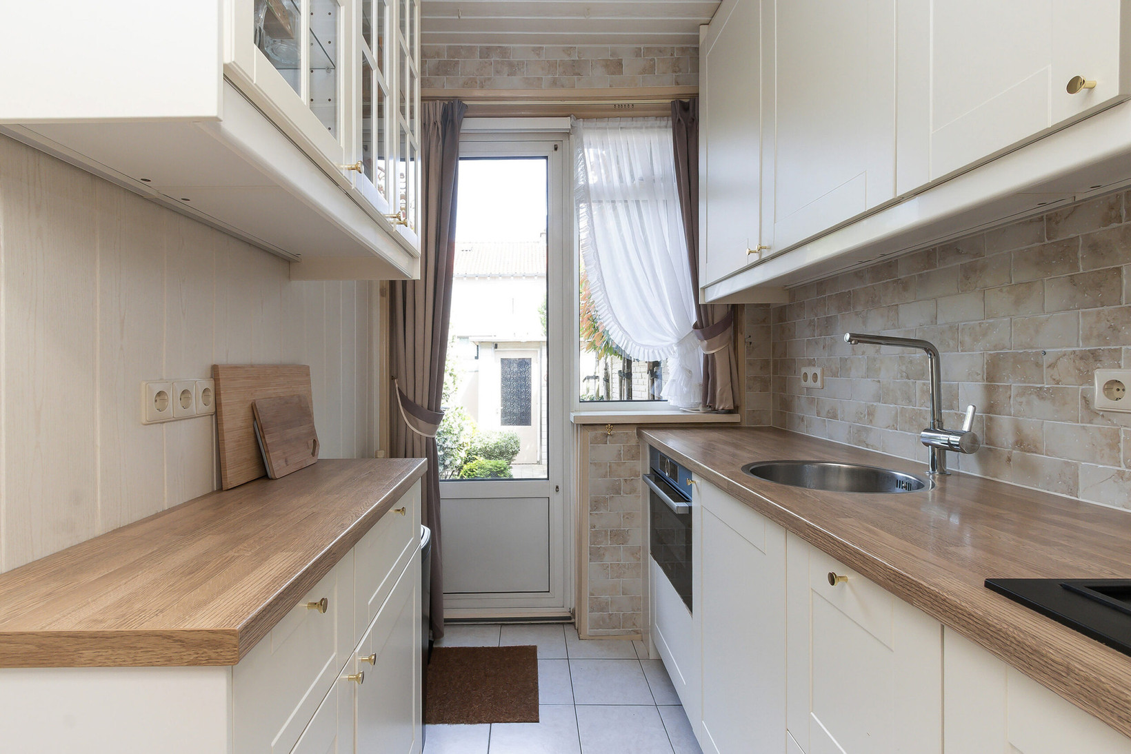 Tussenwoning te koop: Olivier van Noortstraat 10, Dordrecht