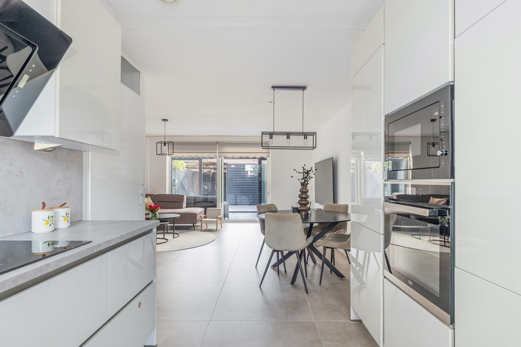 Tussenwoning te koop: Cornelis Trompweg 92, Dordrecht