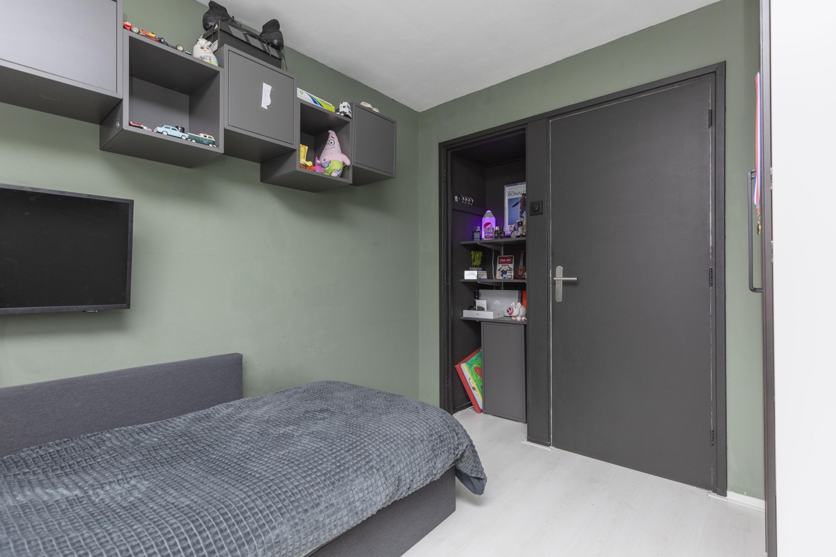 Tussenwoning te koop: Polluxhof 30, Dordrecht