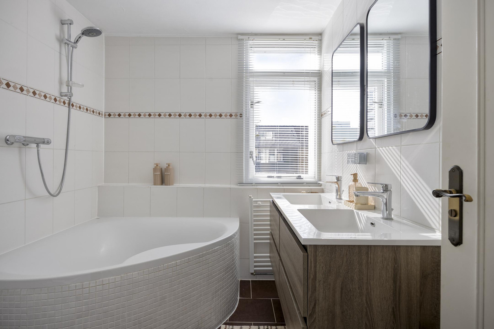 Tussenwoning te koop: Gemmahof 9, Dordrecht