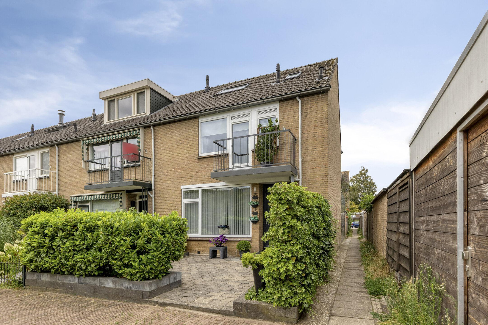 Hoekwoning te koop: Poolsterhof 1, Dordrecht