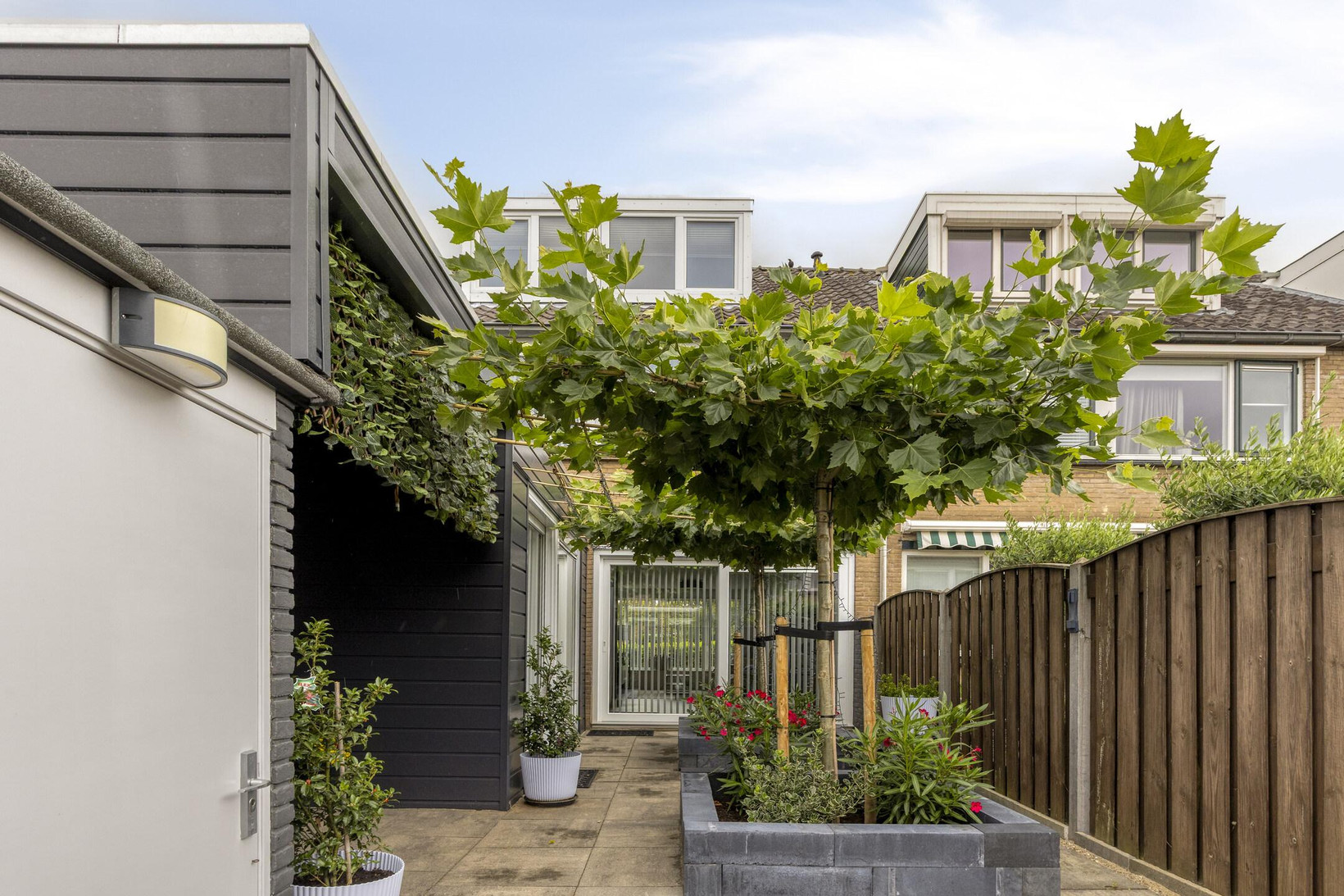 Hoekwoning te koop: Poolsterhof 1, Dordrecht