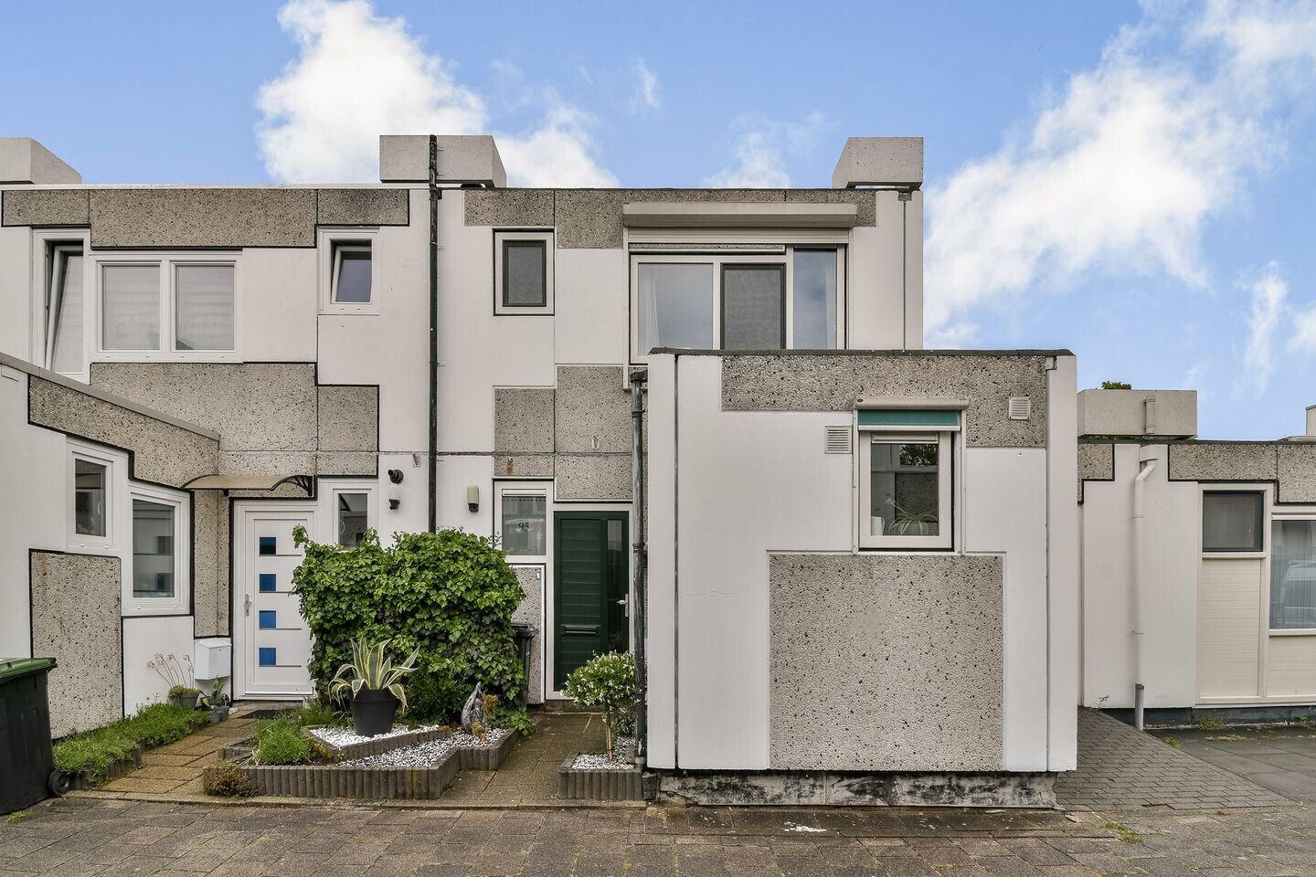 Tussenwoning te koop: Schuilenburg 95, Dordrecht