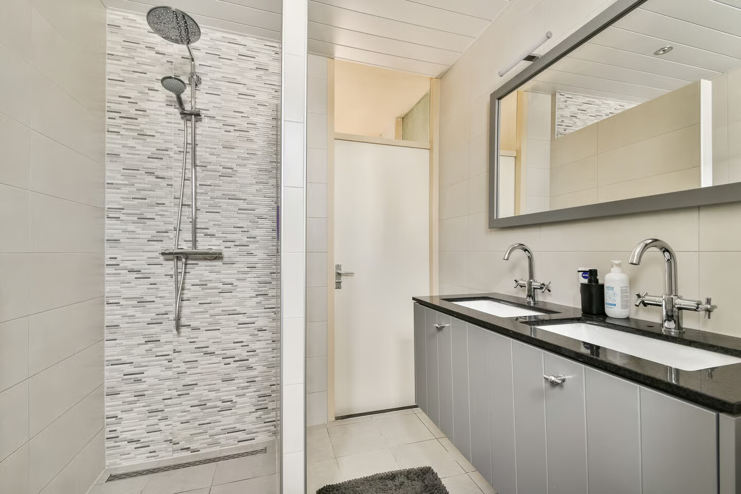 Tussenwoning te koop: Schuilenburg 95, Dordrecht