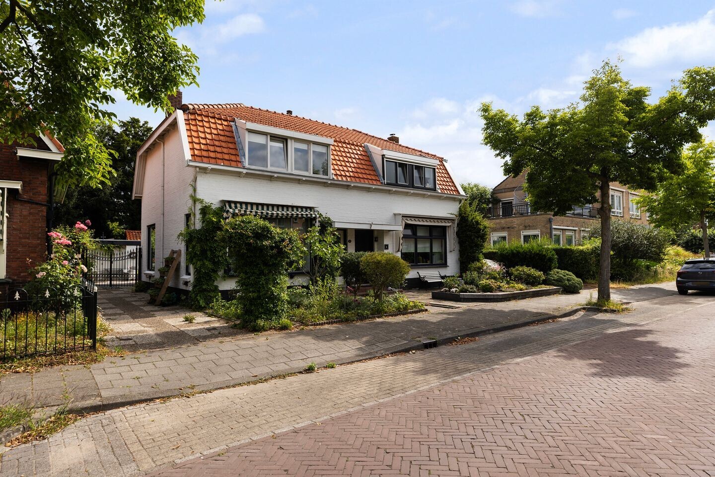 Twee-onder-één-kap te koop: Lodewijk van Nassaustraat 3, Zwijndrecht
