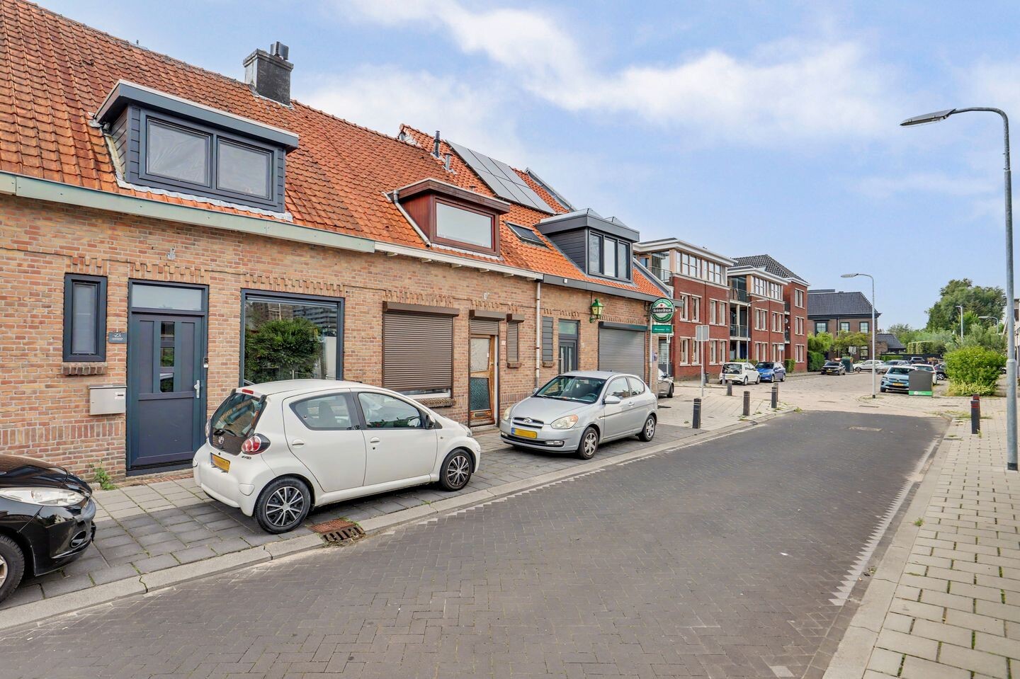 Tussenwoning te koop: Noteboomstraat 23, Zwijndrecht