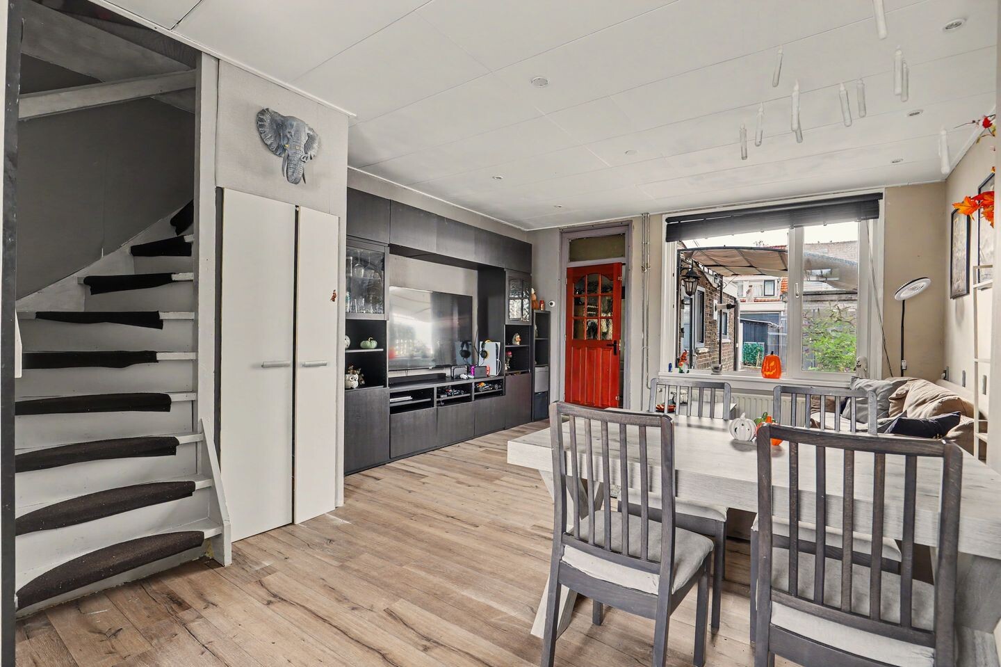 Tussenwoning te koop: Noteboomstraat 23, Zwijndrecht