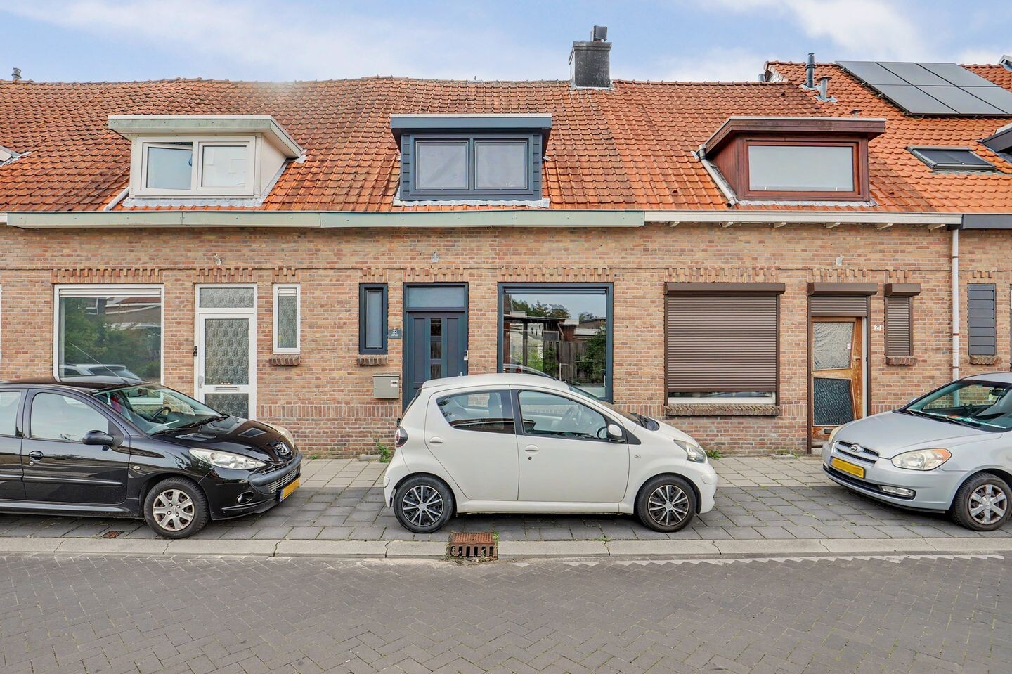 Tussenwoning te koop: Noteboomstraat 23, Zwijndrecht