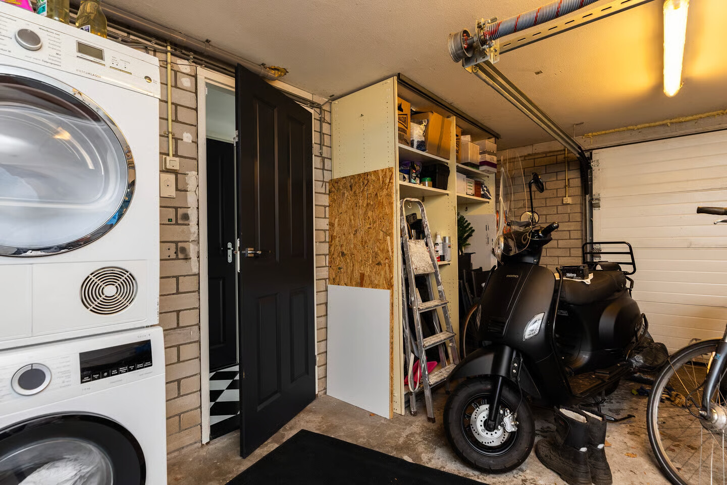 Tussenwoning te koop: Europaweg 69, Zwijndrecht