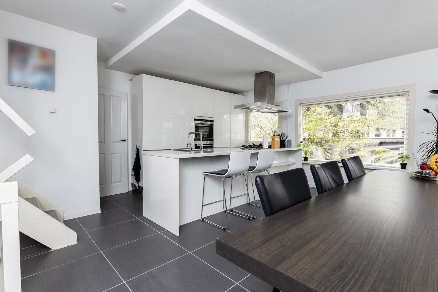 Tussenwoning te koop: Europaweg 69, Zwijndrecht