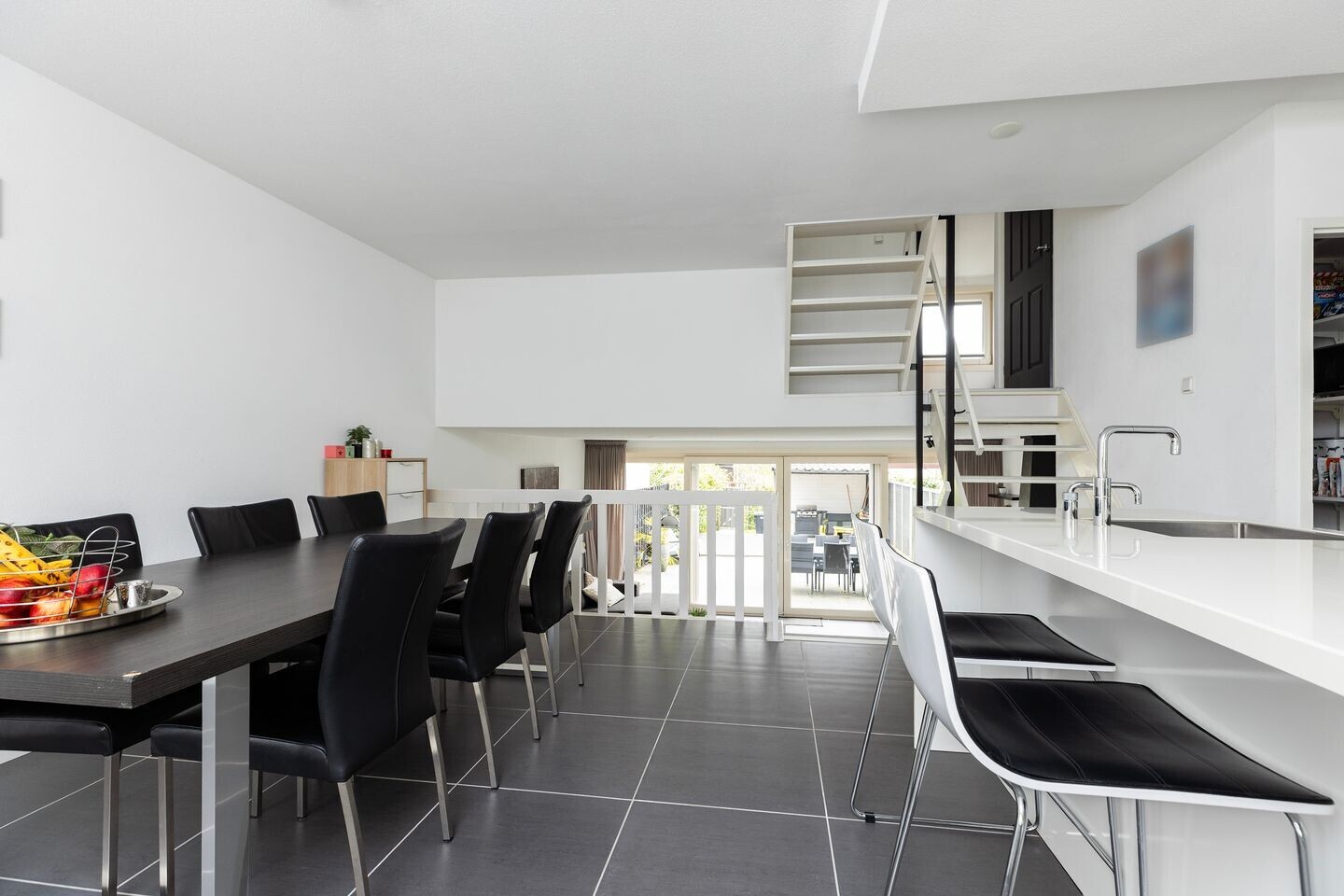 Tussenwoning te koop: Europaweg 69, Zwijndrecht