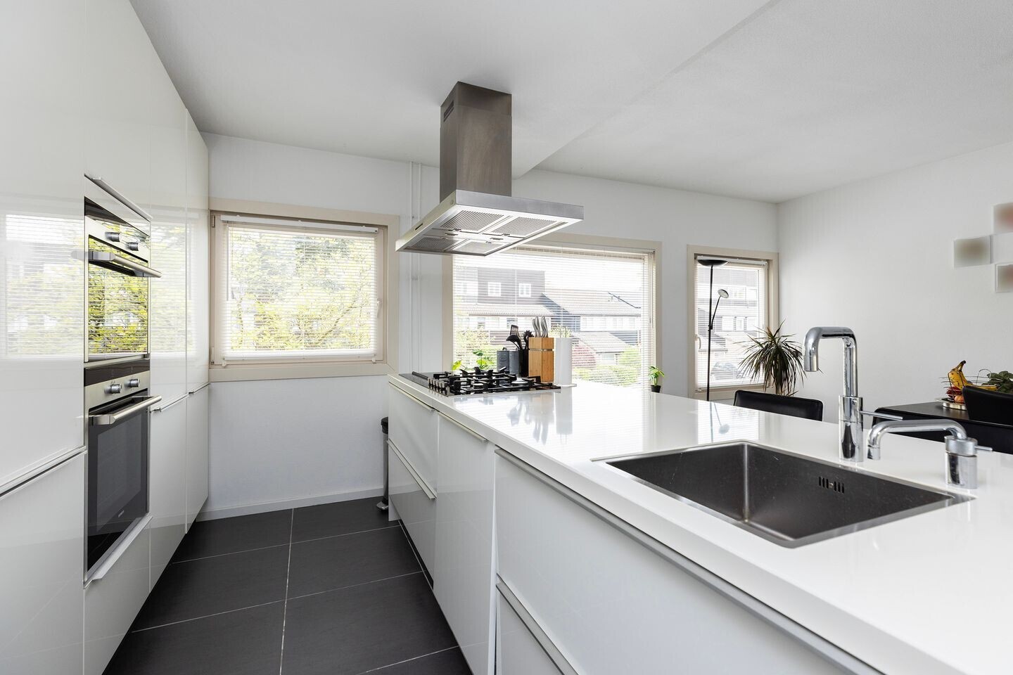 Tussenwoning te koop: Europaweg 69, Zwijndrecht