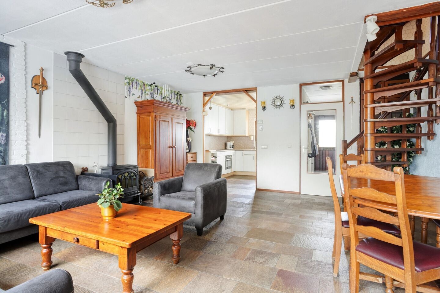 Tussenwoning te koop: Sibeliusstraat 14, Zwijndrecht