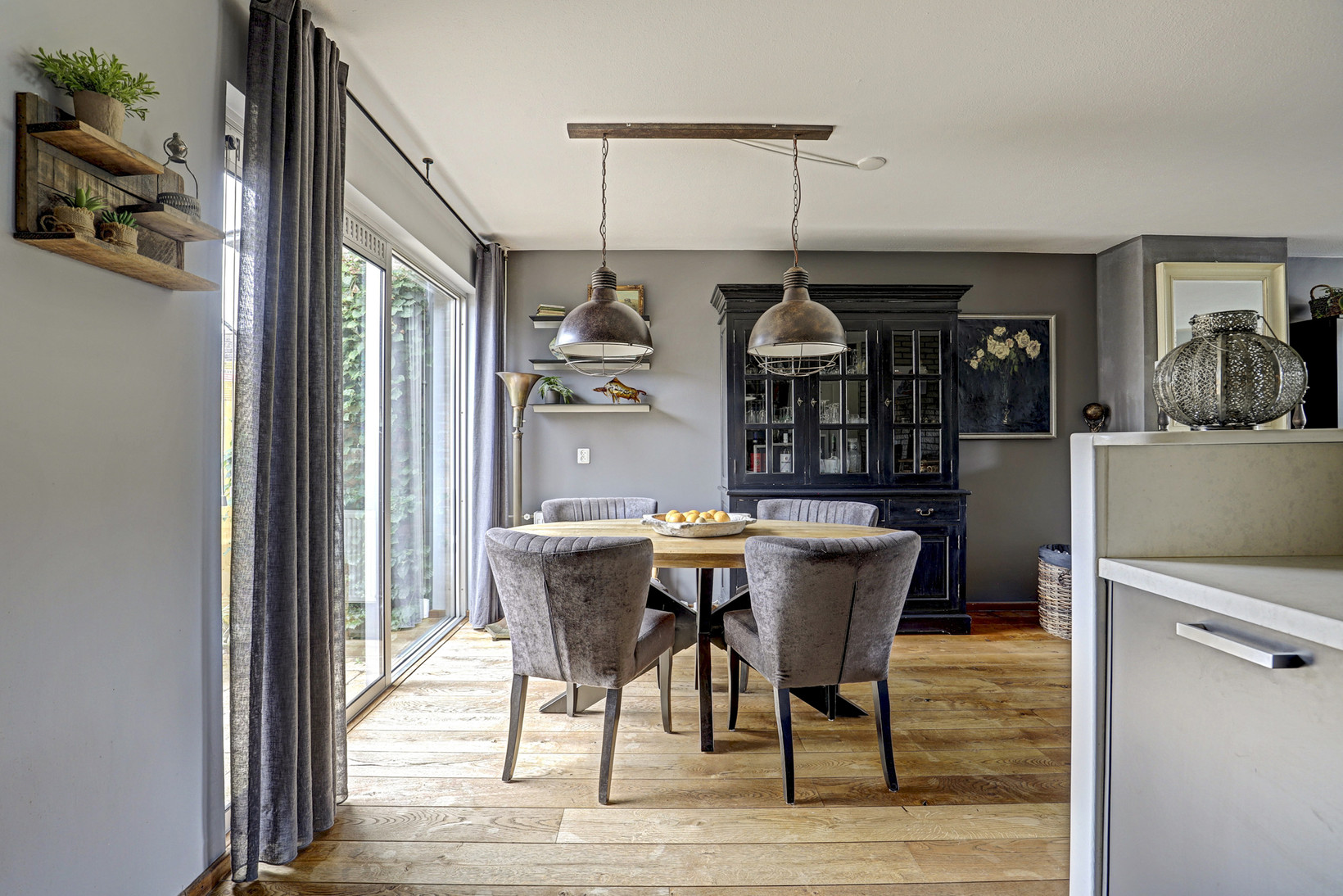 Tussenwoning te koop: Gershwinstraat 23, Zwijndrecht