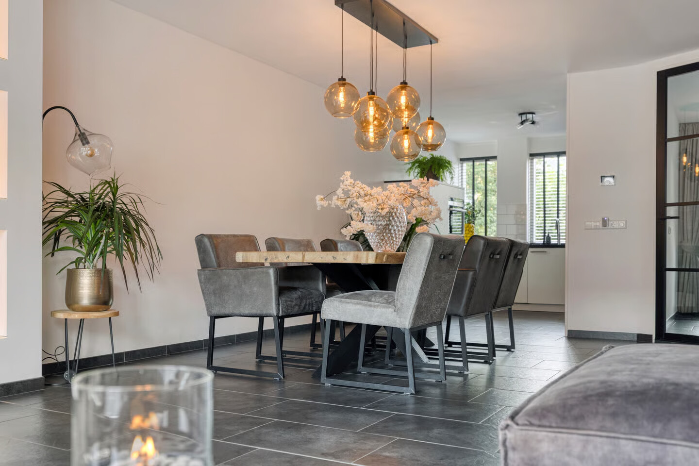Tussenwoning te koop: Amandelgaarde 43, Hendrik-Ido-Ambacht