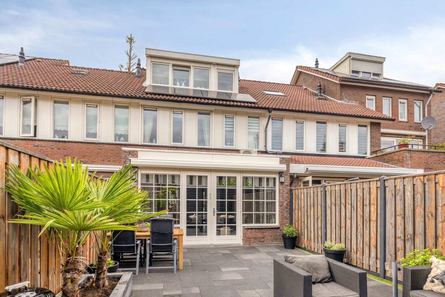 Tussenwoning te koop: Amandelgaarde 43, Hendrik-Ido-Ambacht