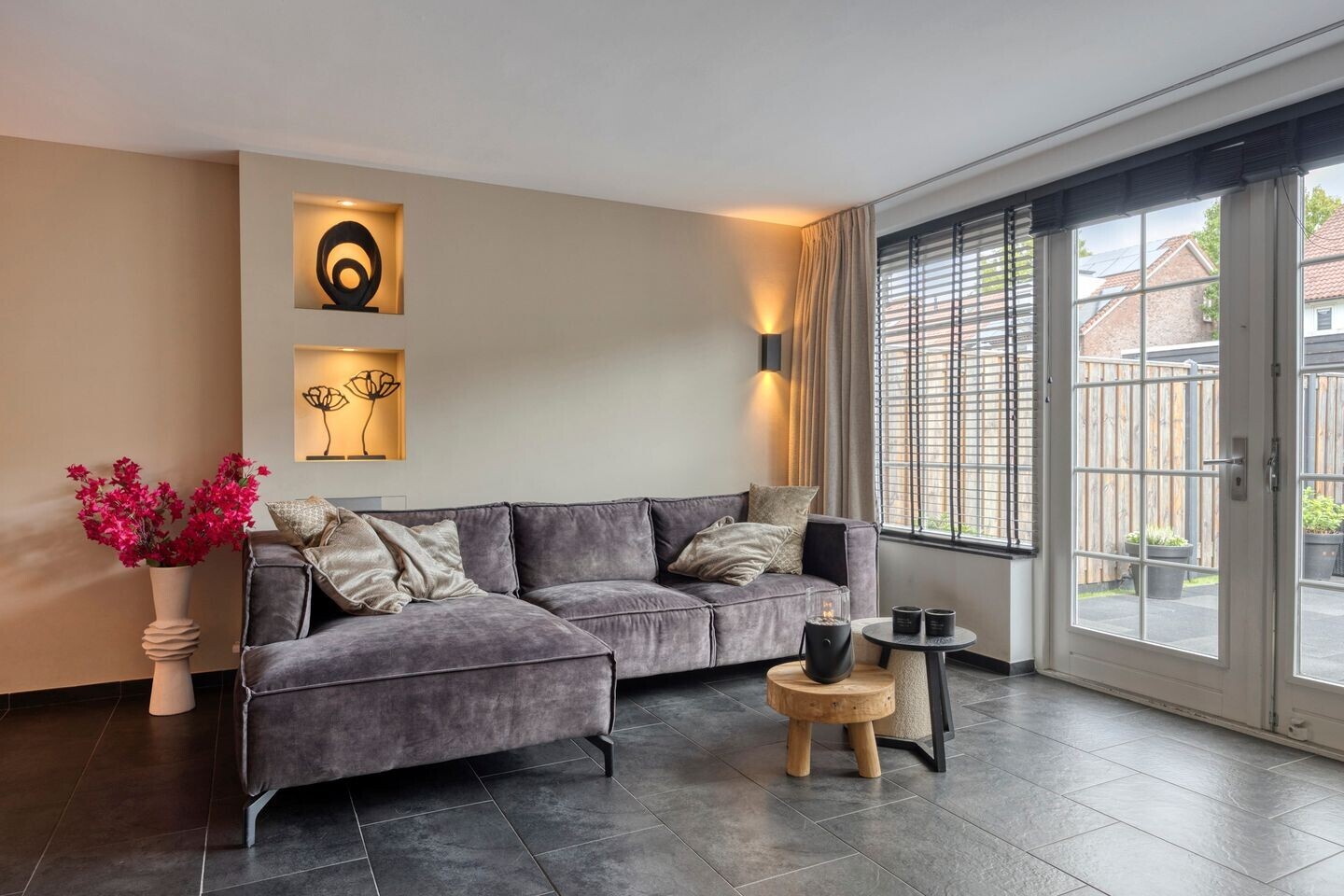 Tussenwoning te koop: Amandelgaarde 43, Hendrik-Ido-Ambacht
