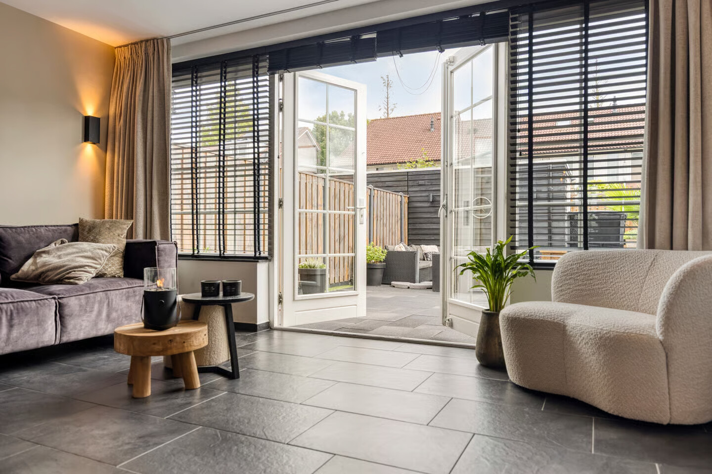Tussenwoning te koop: Amandelgaarde 43, Hendrik-Ido-Ambacht