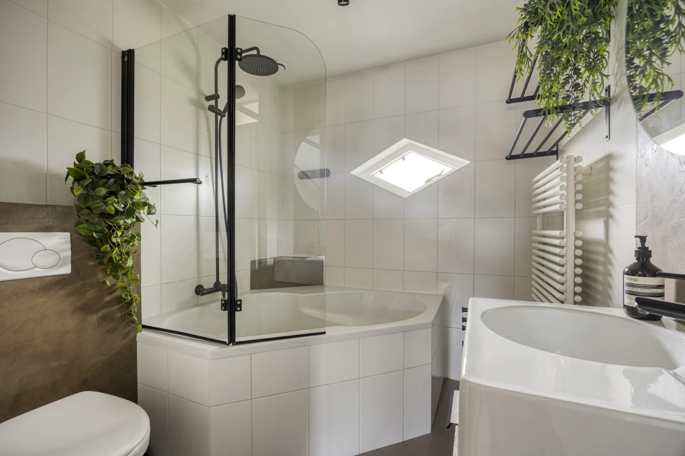 Tussenwoning te koop: Dadelgaarde 159, Hendrik-Ido-Ambacht