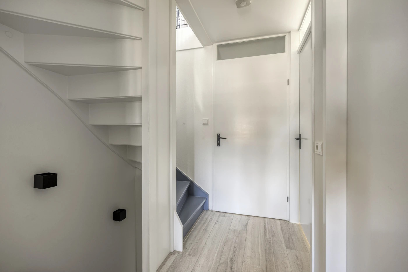 Tussenwoning te koop: Dadelgaarde 159, Hendrik-Ido-Ambacht
