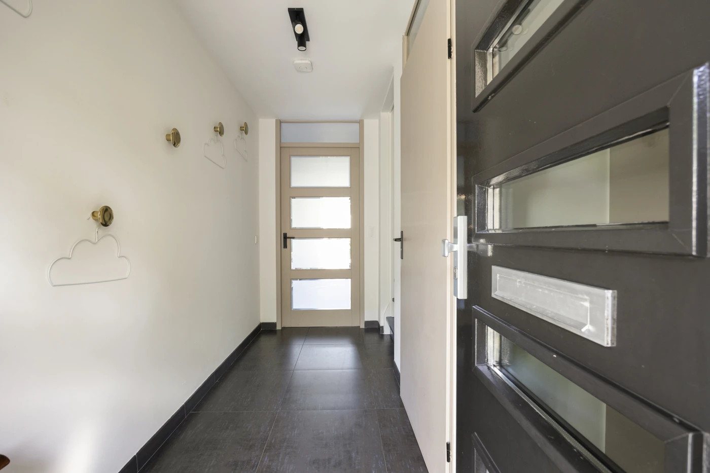 Tussenwoning te koop: Dadelgaarde 159, Hendrik-Ido-Ambacht