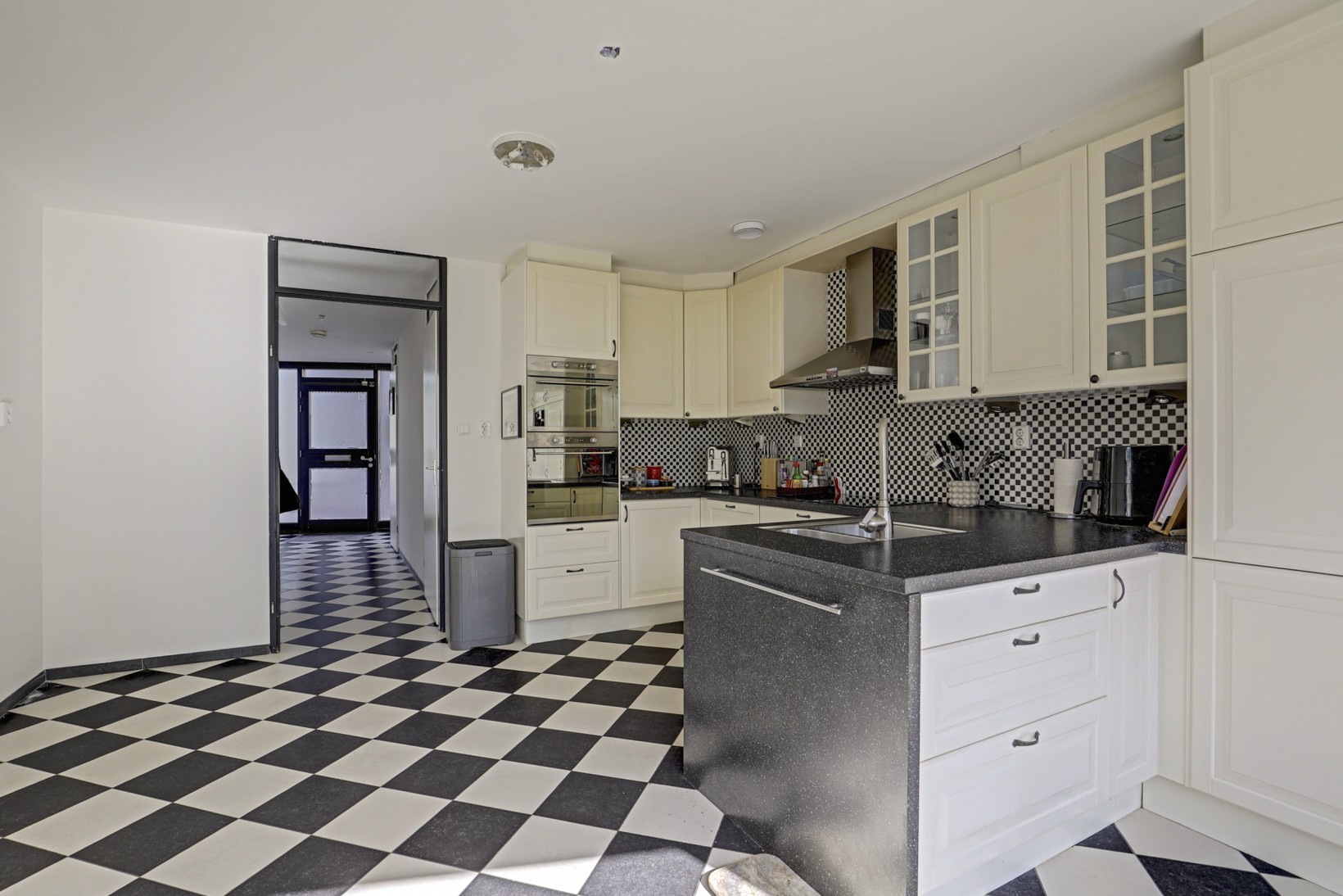 Hoekwoning te koop: Kokardebloem 83, Papendrecht