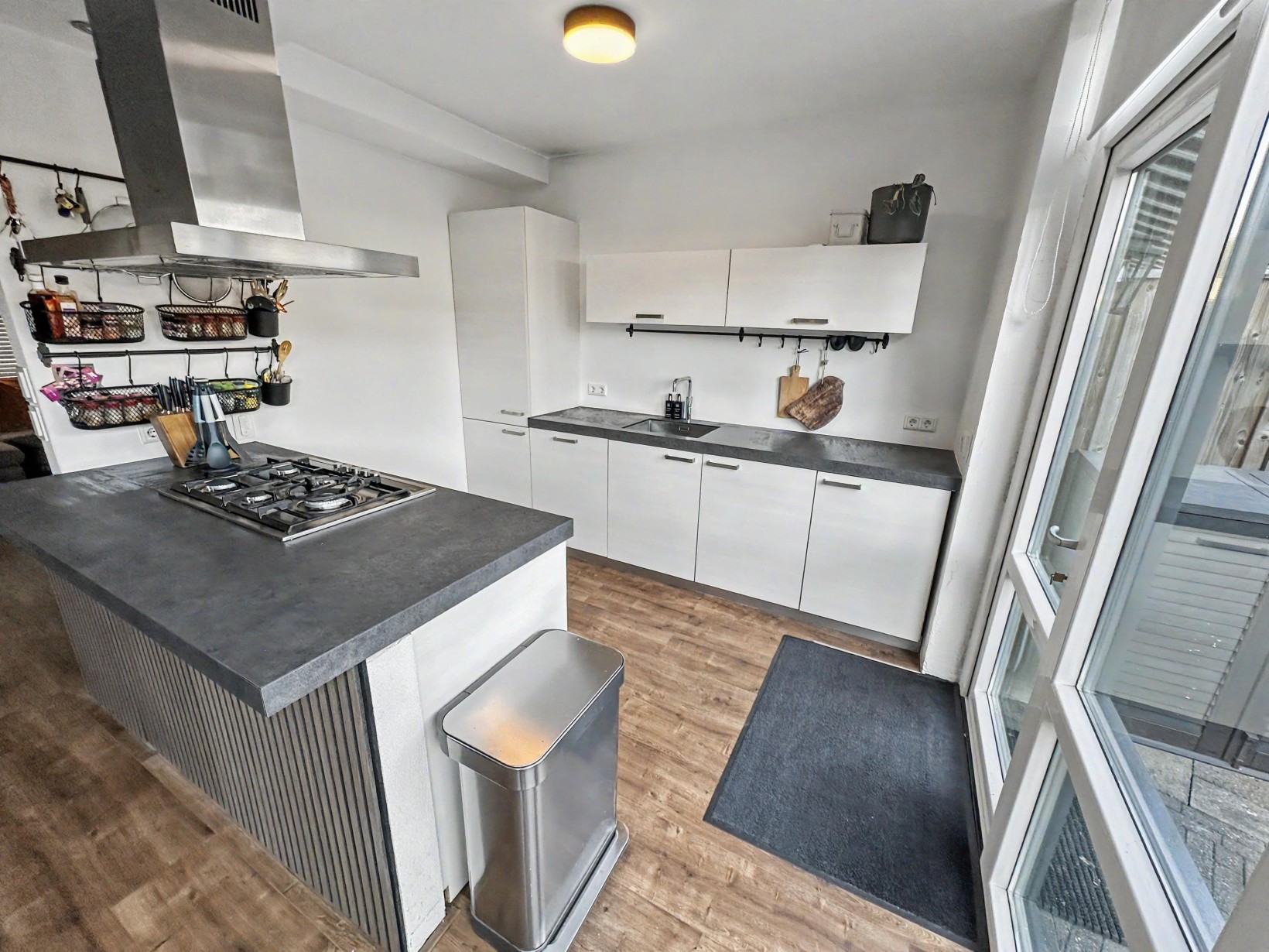 Tussenwoning te koop: A. Anemastraat 10, Papendrecht