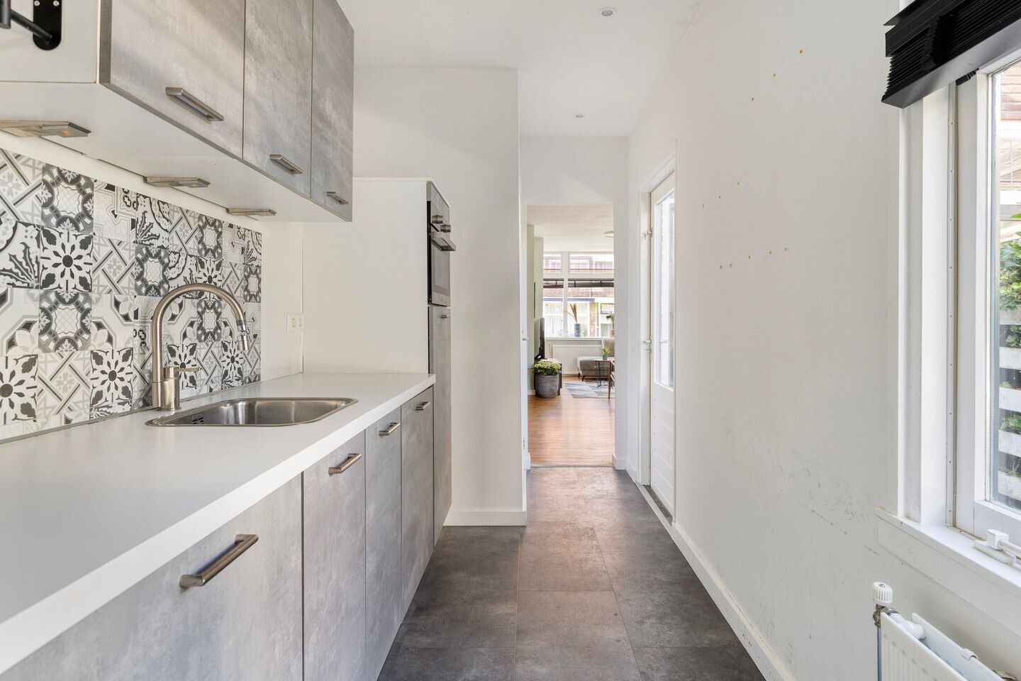 Tussenwoning te koop: Dwarsstraat 7, Sliedrecht