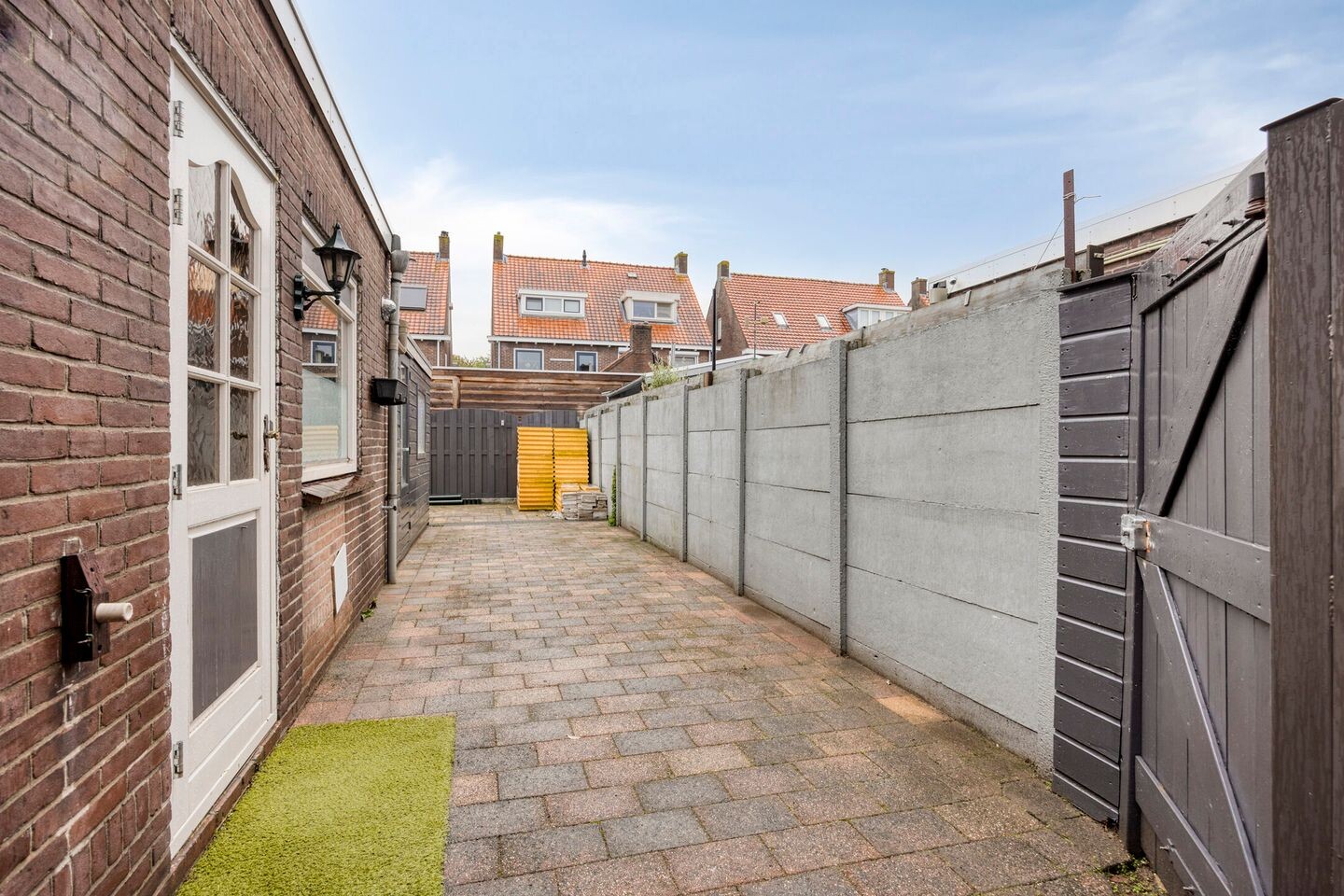 Twee-onder-één-kap te koop: P. Rijsdijkstraat 8, Sliedrecht