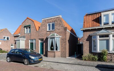 Admiraal de Ruyterstraat 32