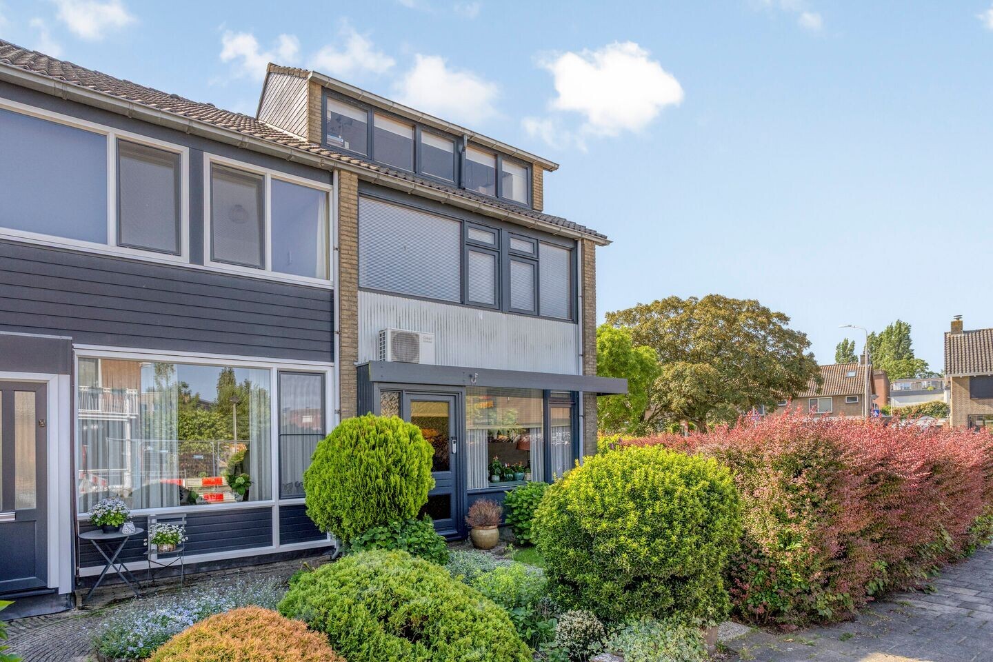 Hoekwoning te koop: P.A. de Genestetstraat 1, Sliedrecht