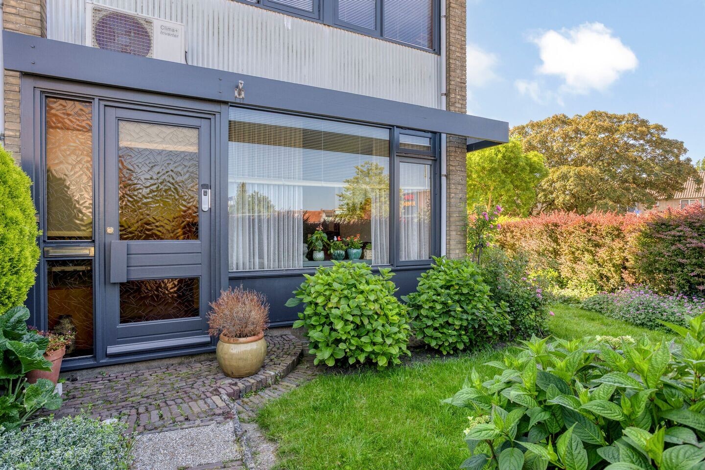 Hoekwoning te koop: P.A. de Genestetstraat 1, Sliedrecht